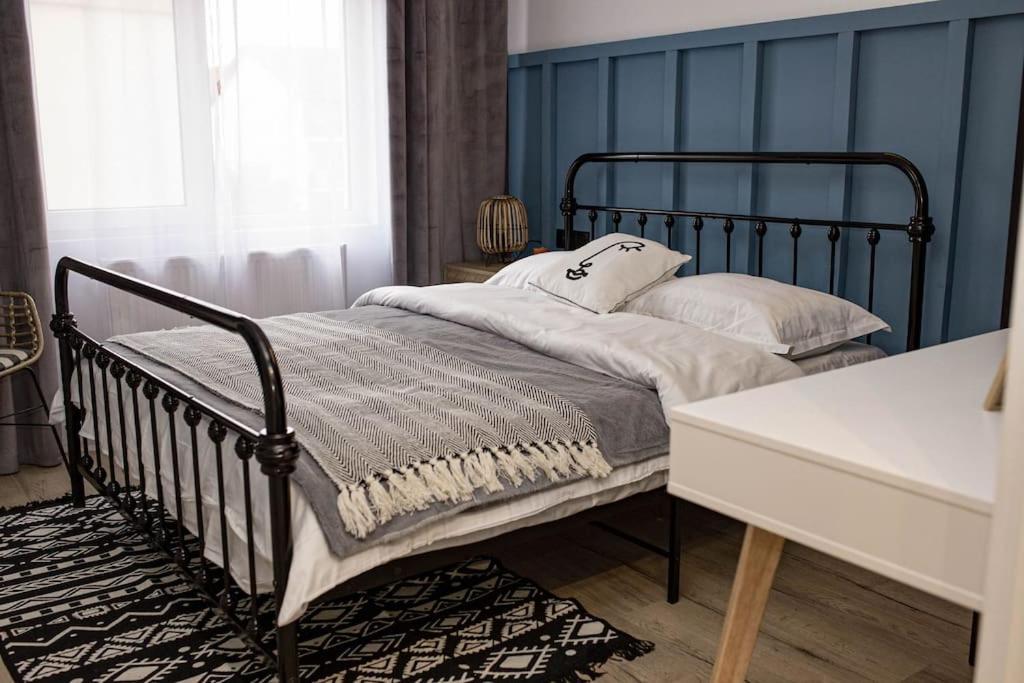 Blue Moon. Cozy Apartment Near Iulius Mall Kolozsvár Kültér fotó